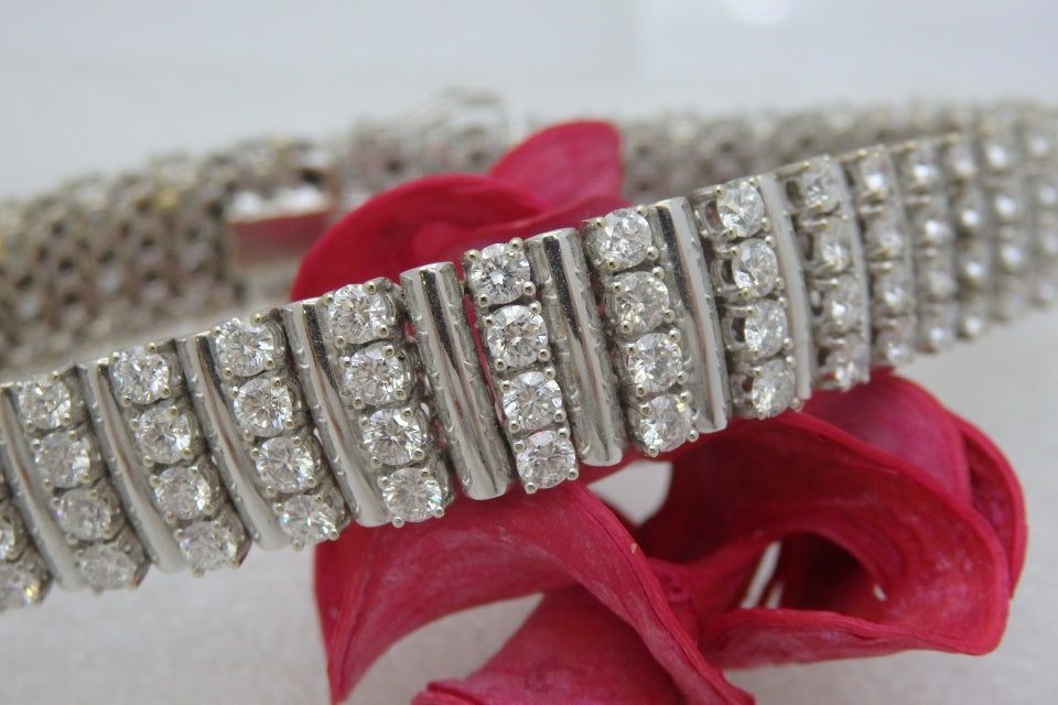 Pulsera semiarticulada