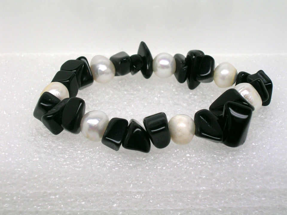 Pulsera perlas y piedras naturales.