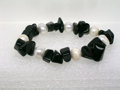 Pulsera perlas y piedras naturales.