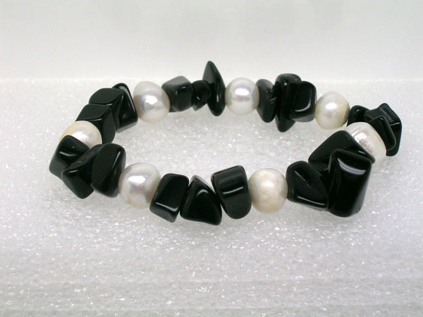 Pulsera perlas y piedras naturales.